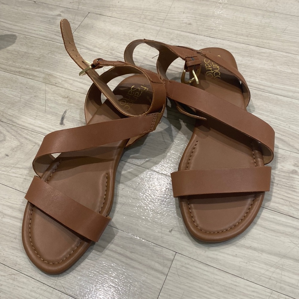 Tan strappy sandals.